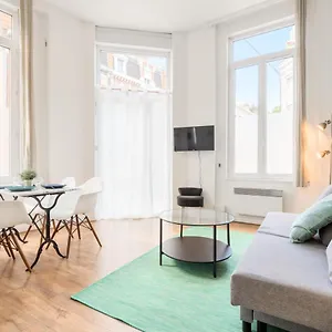 Saint Maurice - Charming With Courtyard Appartement